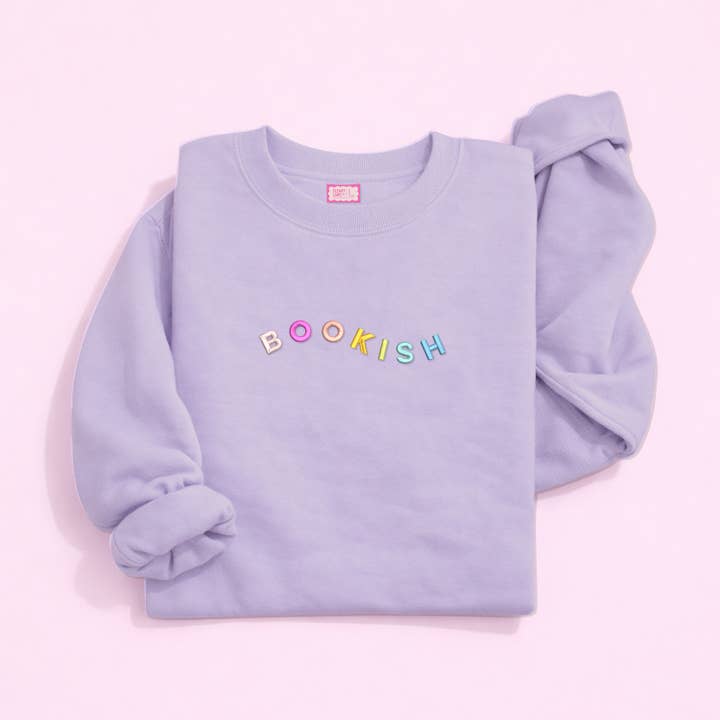 Sweat-shirt brodé de style littéraire, Sweat-shirt livre pour la vente par Cleary Lane