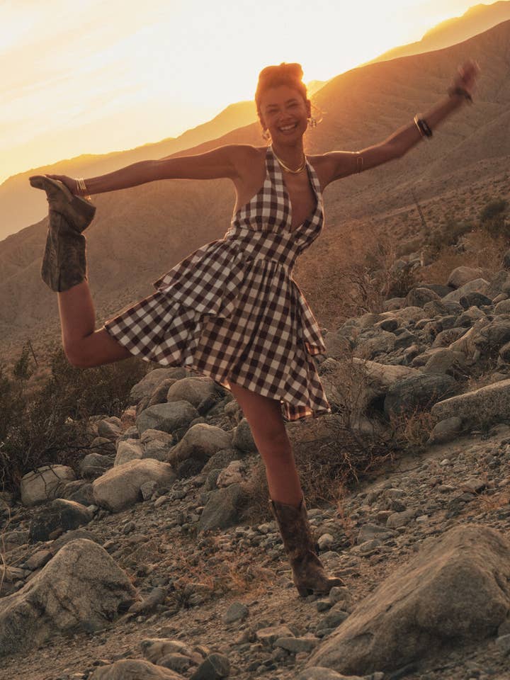 Ginghamrutigt Volang Peplum V-ringad Halterneck Miniklänning för wholesale av Promesa USA