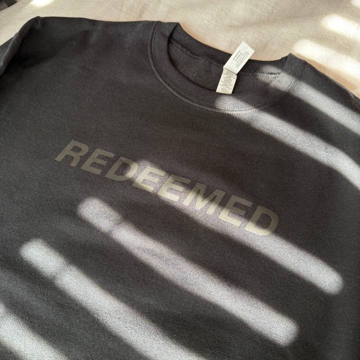 Sweatshirt Puff Screenprint Resgatado por atacado de Scarlet Sunday Design Co