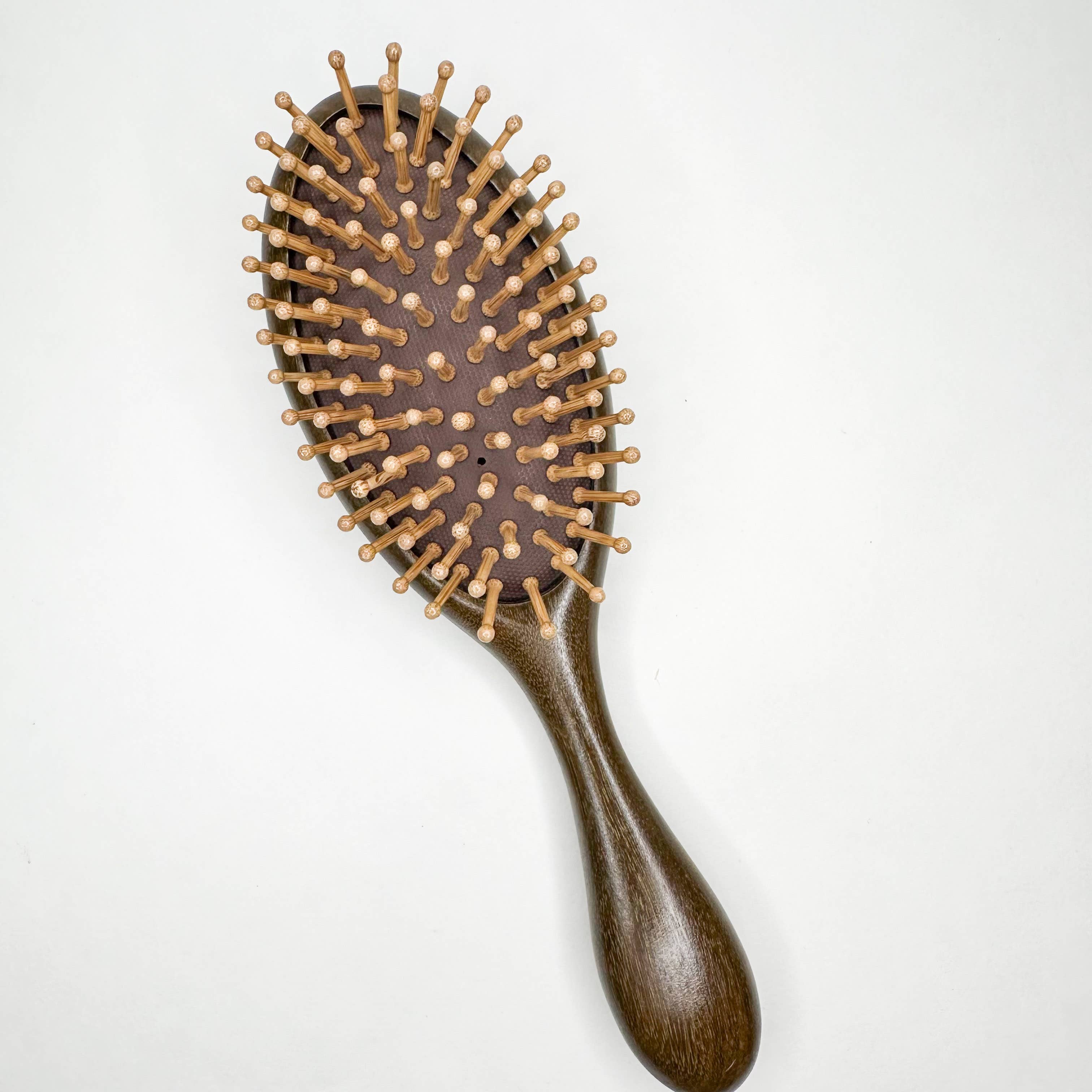 Smile Boutiques - Vente Peigne/brosse à cheveux - Brosse à cheveux naturelle en bois de santal avec poils en bambou0