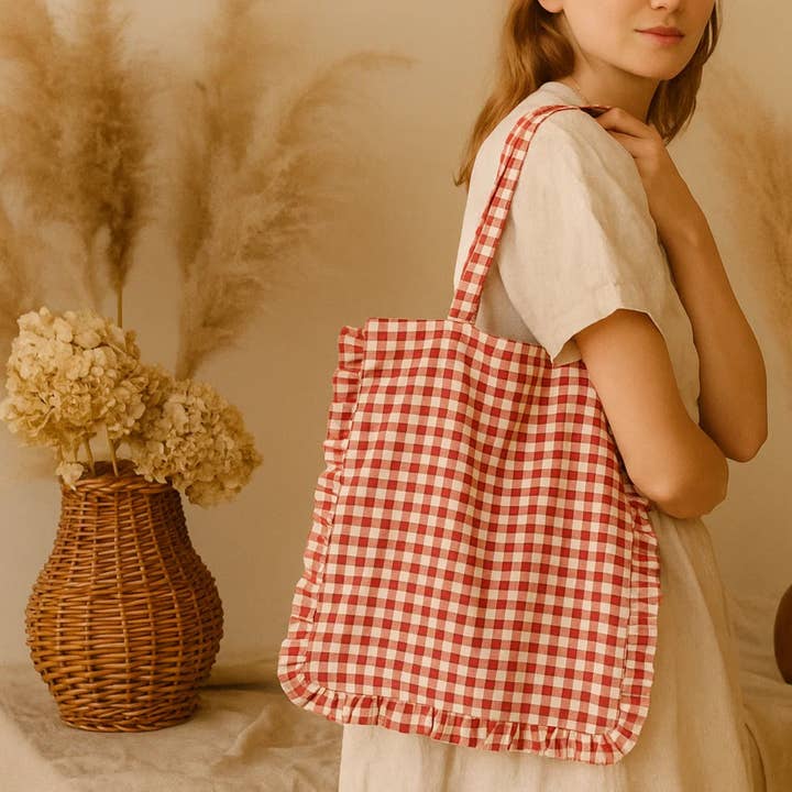 Kontrollera Ruffle Tote | Röd Tygväska | Daglig Bomullsväska för wholesale av House of Kraft Jewelry & Accessories