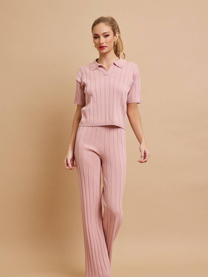 Ensemble haut et pantalon en maille à lignes lisses pour la vente par RIVIR