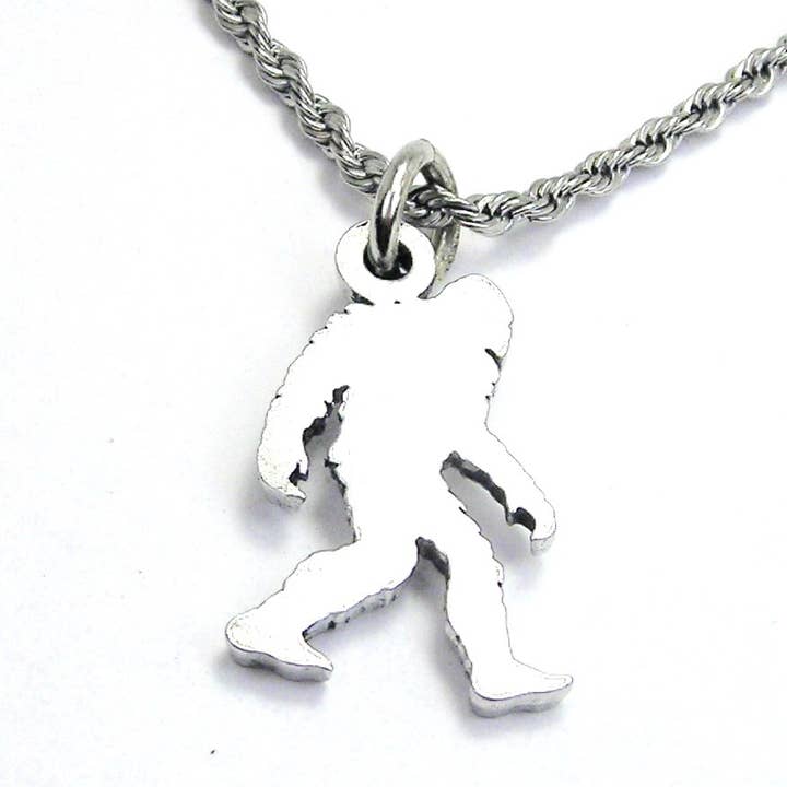 Collier à breloques Silhouette Big Foot de Sasquatch Mythes Big Foot pour la vente par Chubby Chico Charms