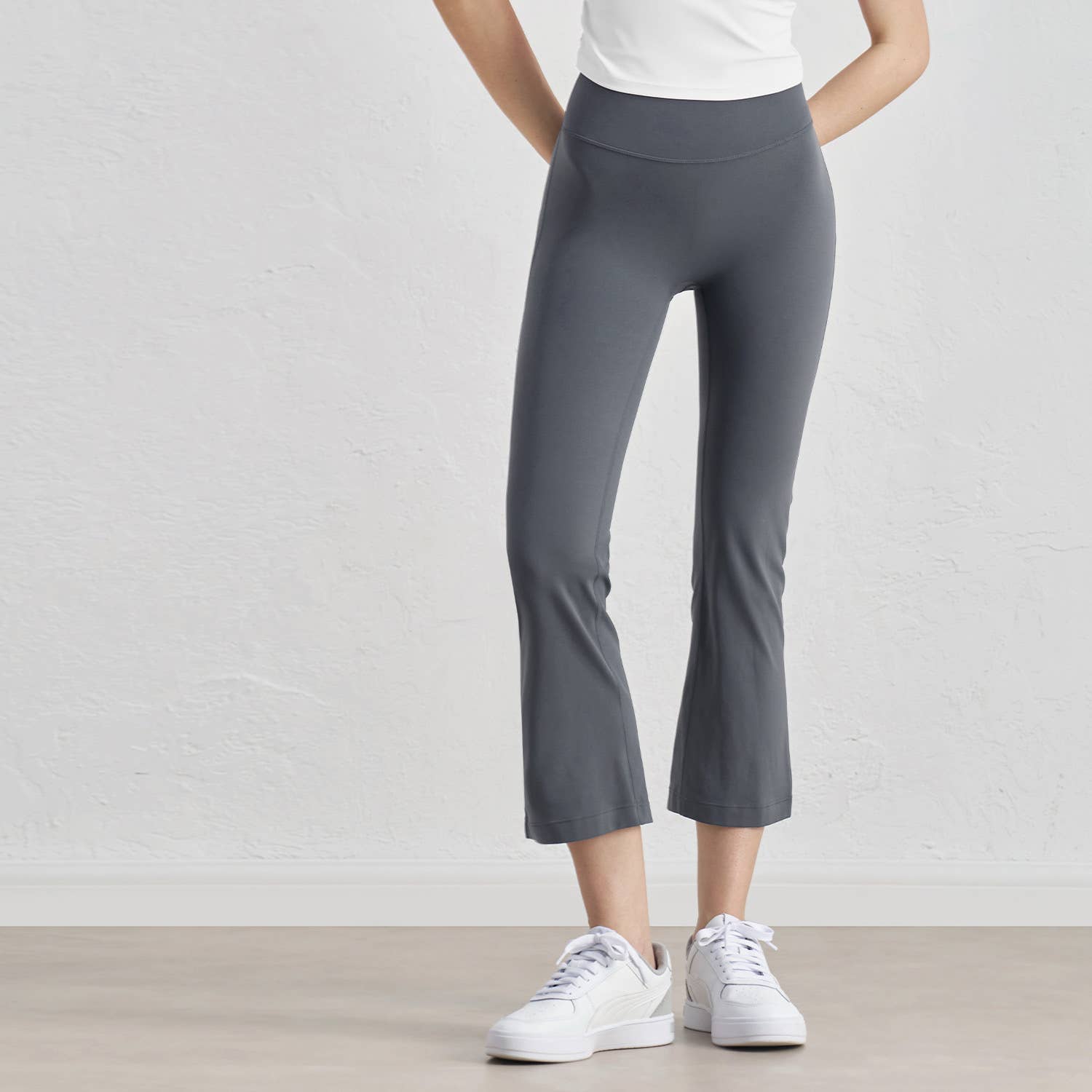 91thelabel - Vente Pantalon de sport – femme - Pantalon de yoga Zinnia Lycra® avec évasement à la cheville17