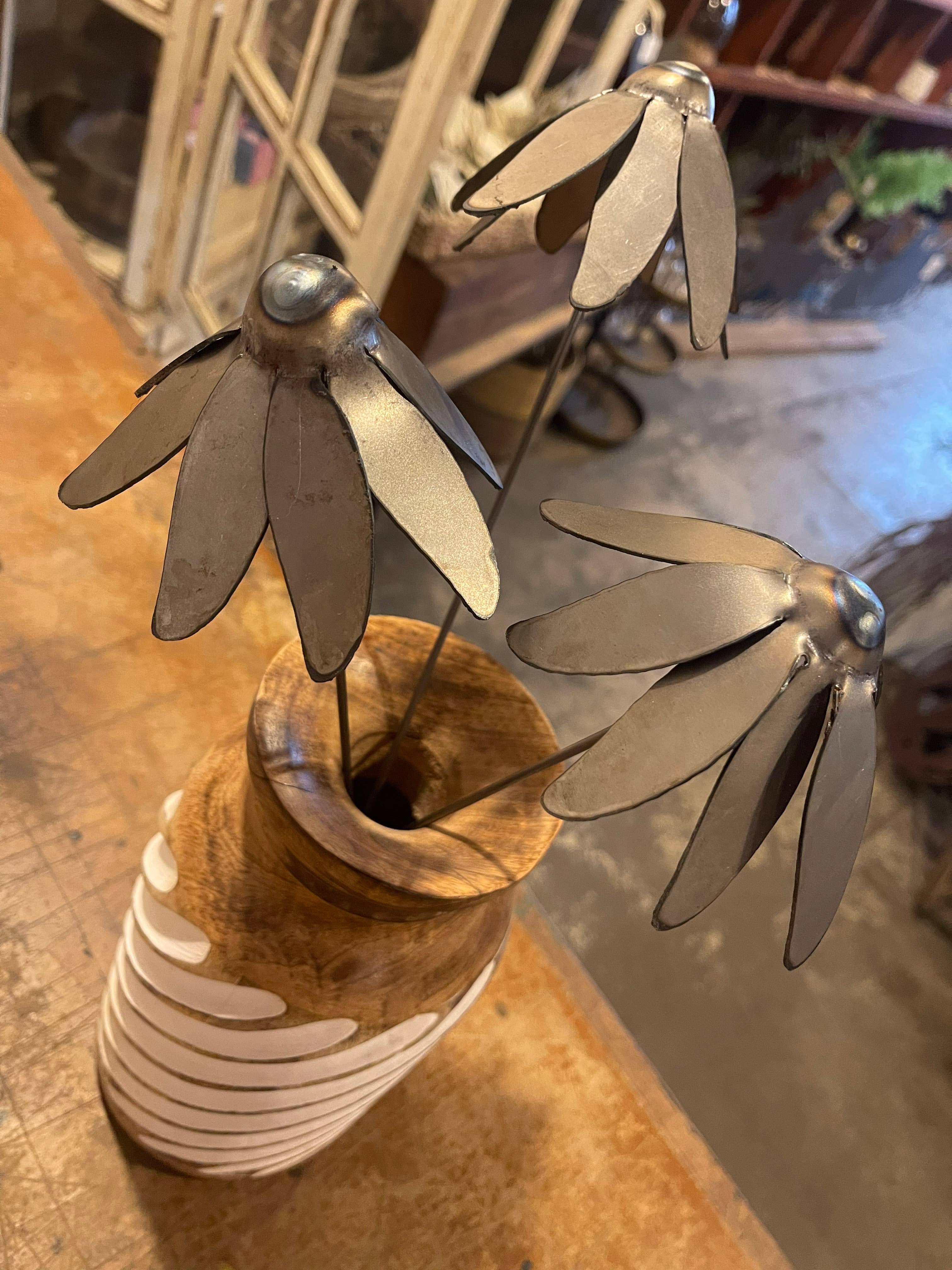 608 The Factory - Wholesale Garden/Lawn Stake - Metal Cone Daisy Flower Set of 24 Flowers 9