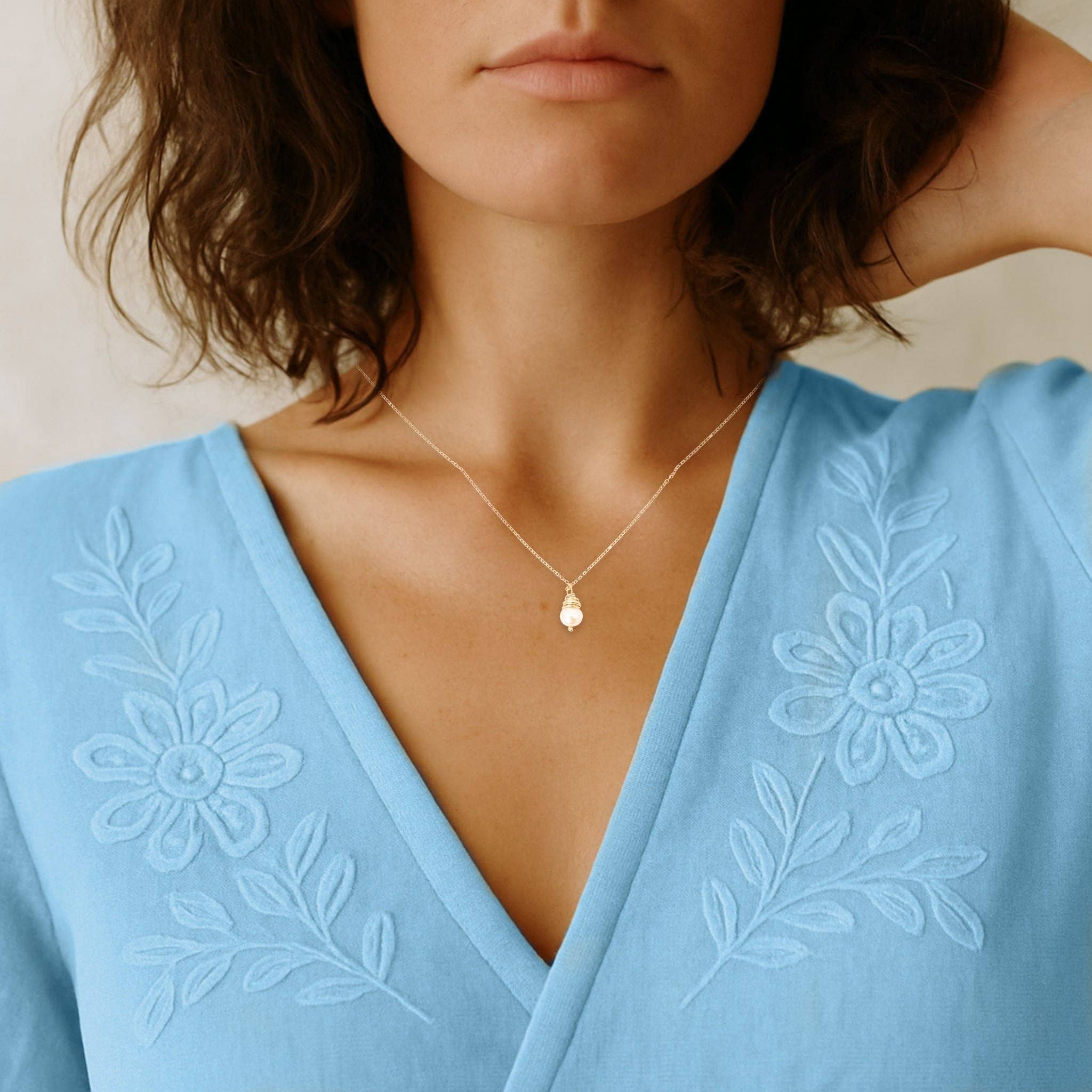 J + I Jewelry - Wholesale Pendant/Charm Necklace - Simple Gold Wrapped Pearl Necklace1