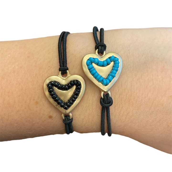 PULSERA ELÁSTICA DORADA CON DETALLES DE CUENTAS EN FORMA DE CORAZÓN para venta al por mayor de Erry Shop