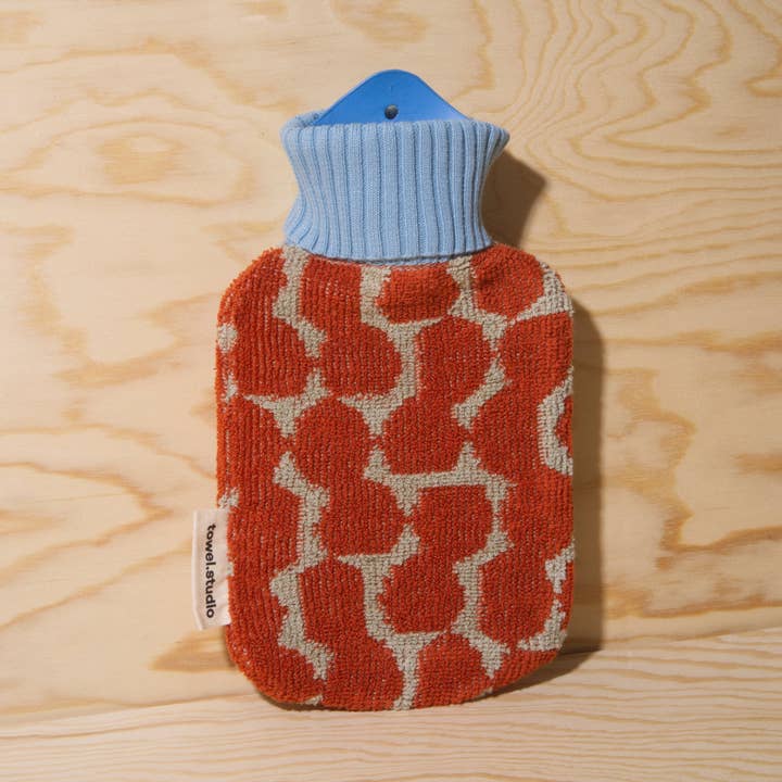 Bouillotte en Caoutchouc | Club Alpin | Petite (0,8 Litre) pour la vente par towel.studio