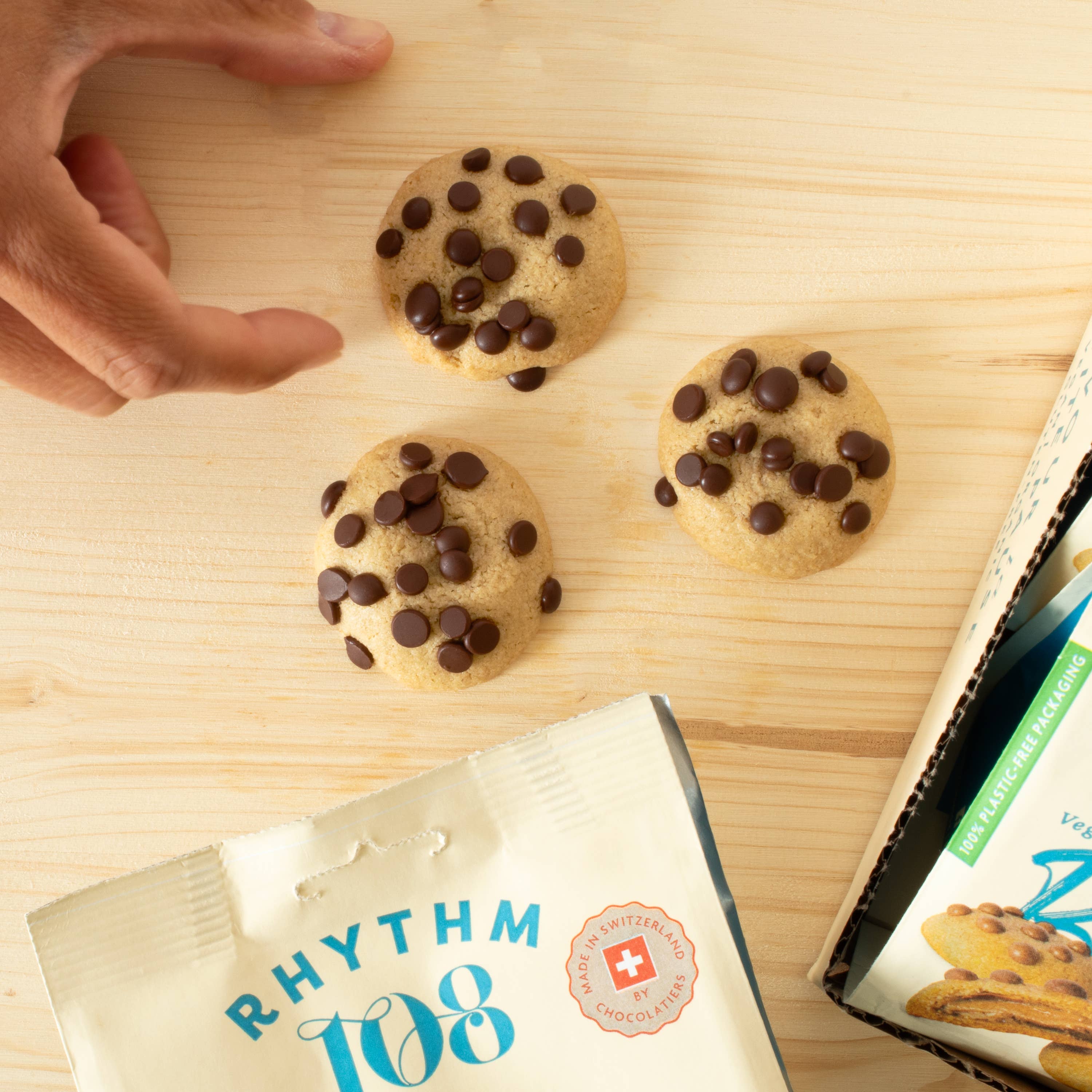 Rhythm108 - Wholesale Cookie - Golden Salted Caramel Filled Biscuits (135g)4