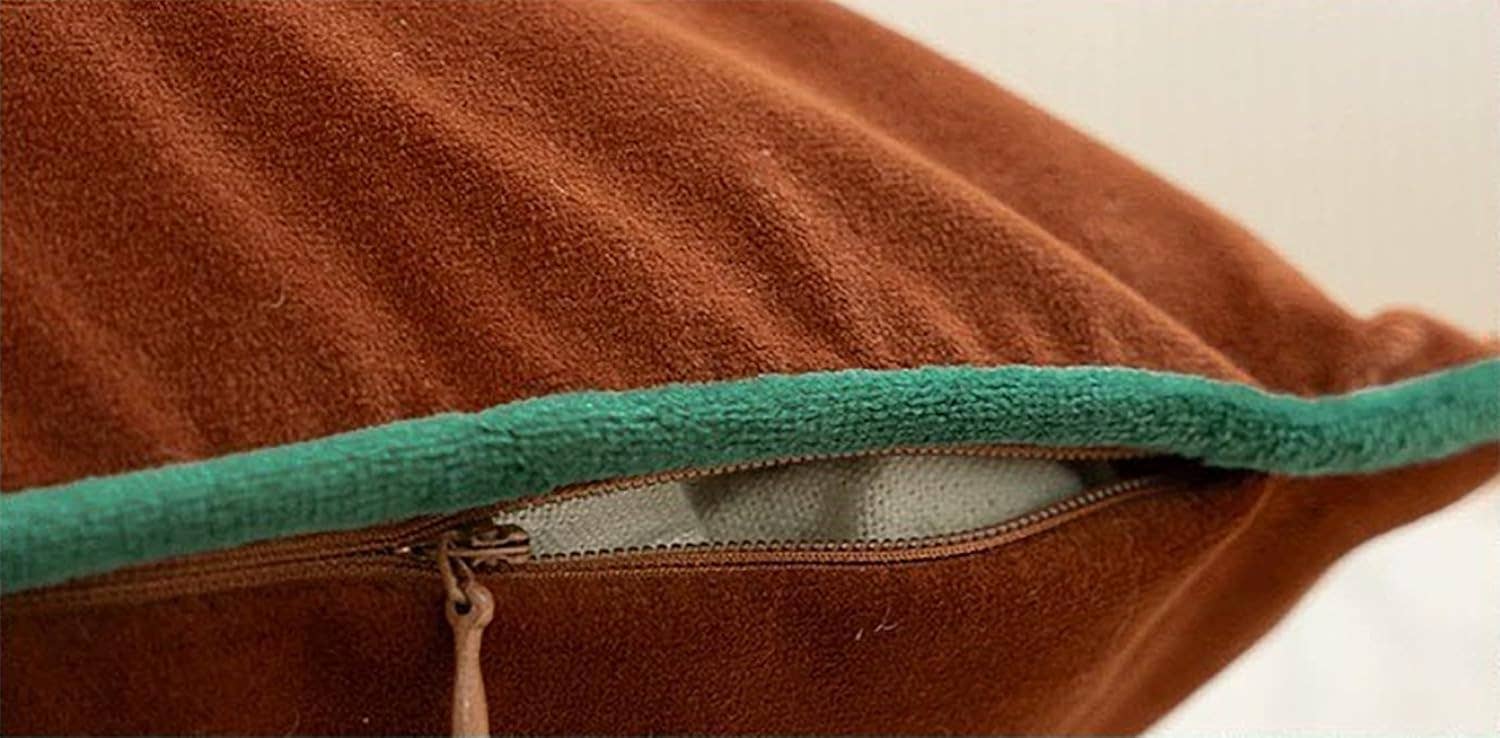 Fennco Styles - Vendita all'ingrosso Cuscini decorativi - Cuscino in velluto 45 cm con schiaccianoci ricamato e paillettes1