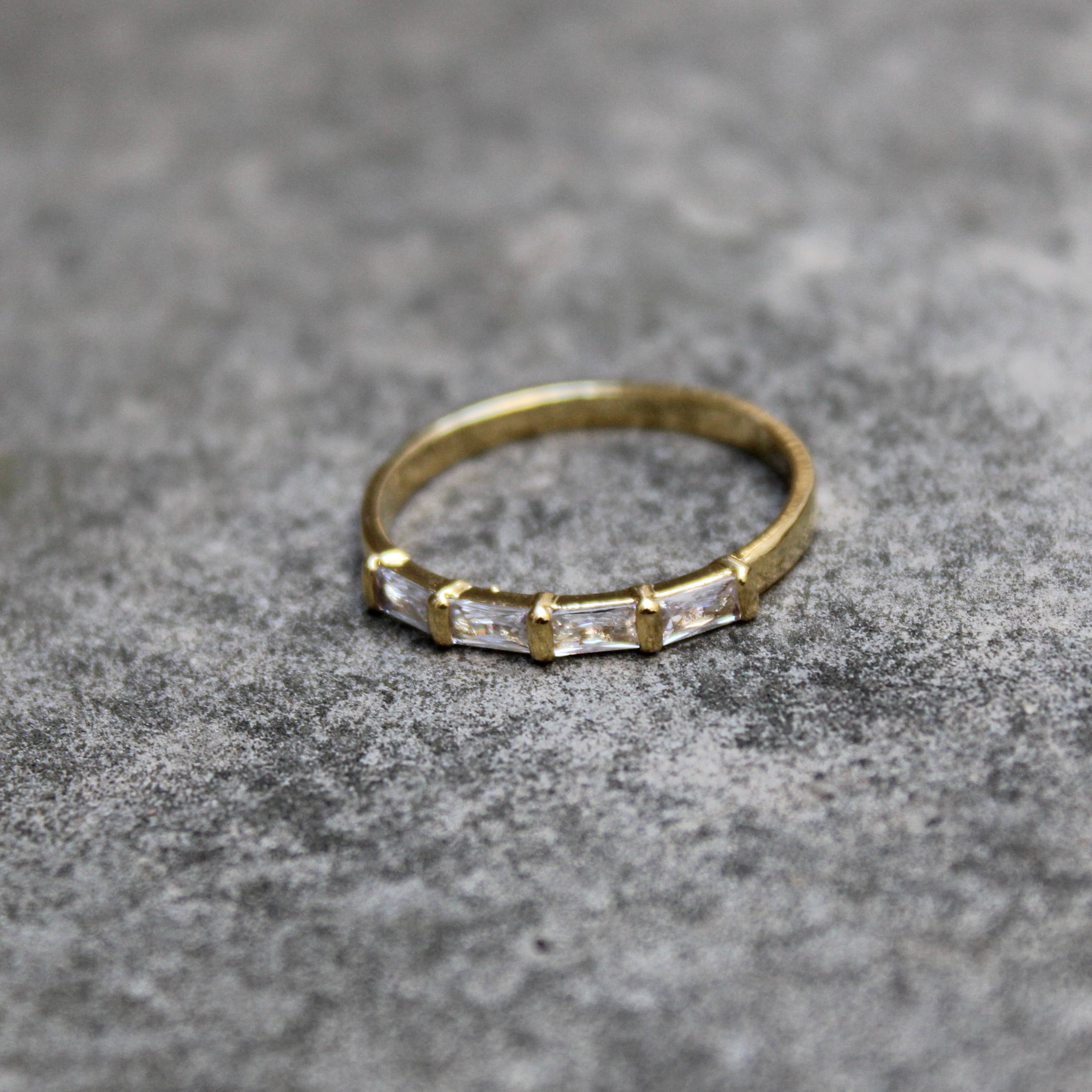 Bijoux 7bis - Vente Bague avec plusieurs pierres - Bague Alliance 4 Strass Griffes Rectangulaire Doré Or fin7