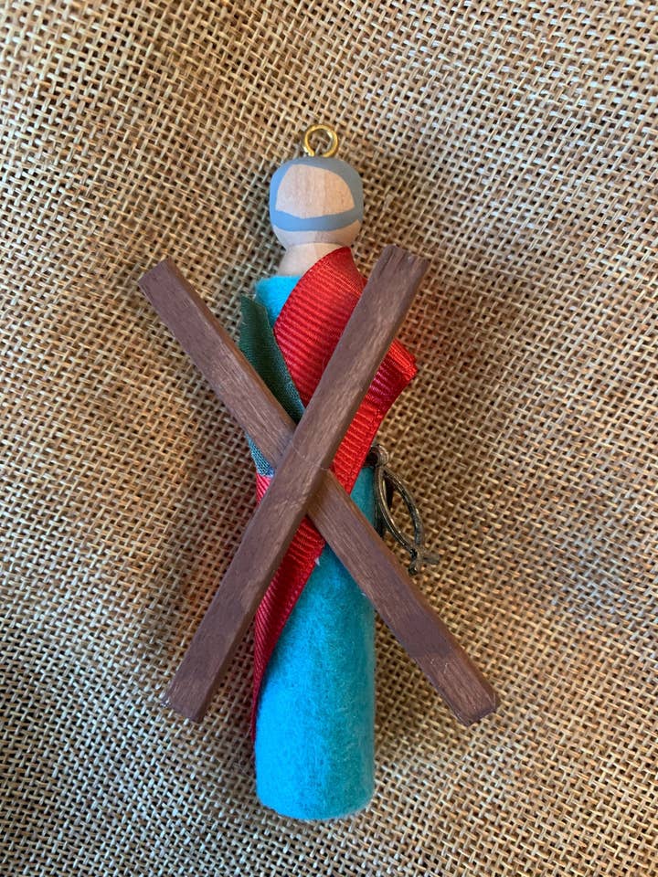 Houten poppenornament van St. Andreas de Apostel voor wholesale door Our Saint Family