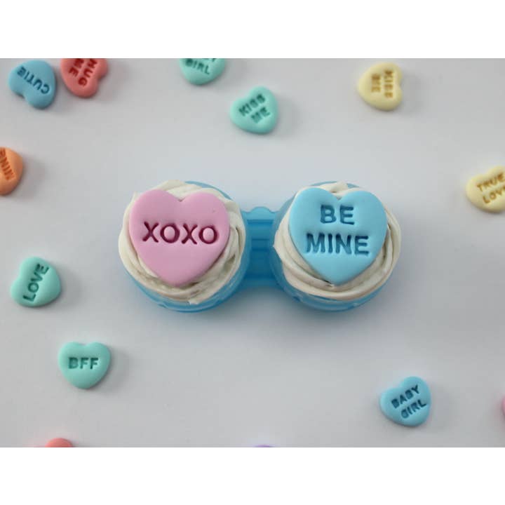 Sweets & Pearls – Großhandel Brillenetuis & -halter – Damen – Decoden Kontaktlinsenbehälter mit Polymer Clay Herzen4