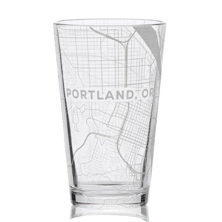 Bicchieri da pinta da 16 once con mappa stradale della città incisa di PORTLAND, OR per la vendita all'ingrosso da parte di LumEngrave