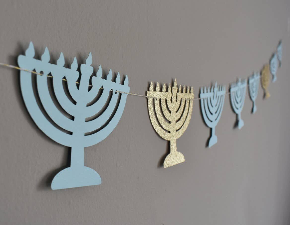 thekitcut – wholesale Hanukkah Decoration – Hanukkah Menora Garland |  LIght Blue  and Gold Menoras 2