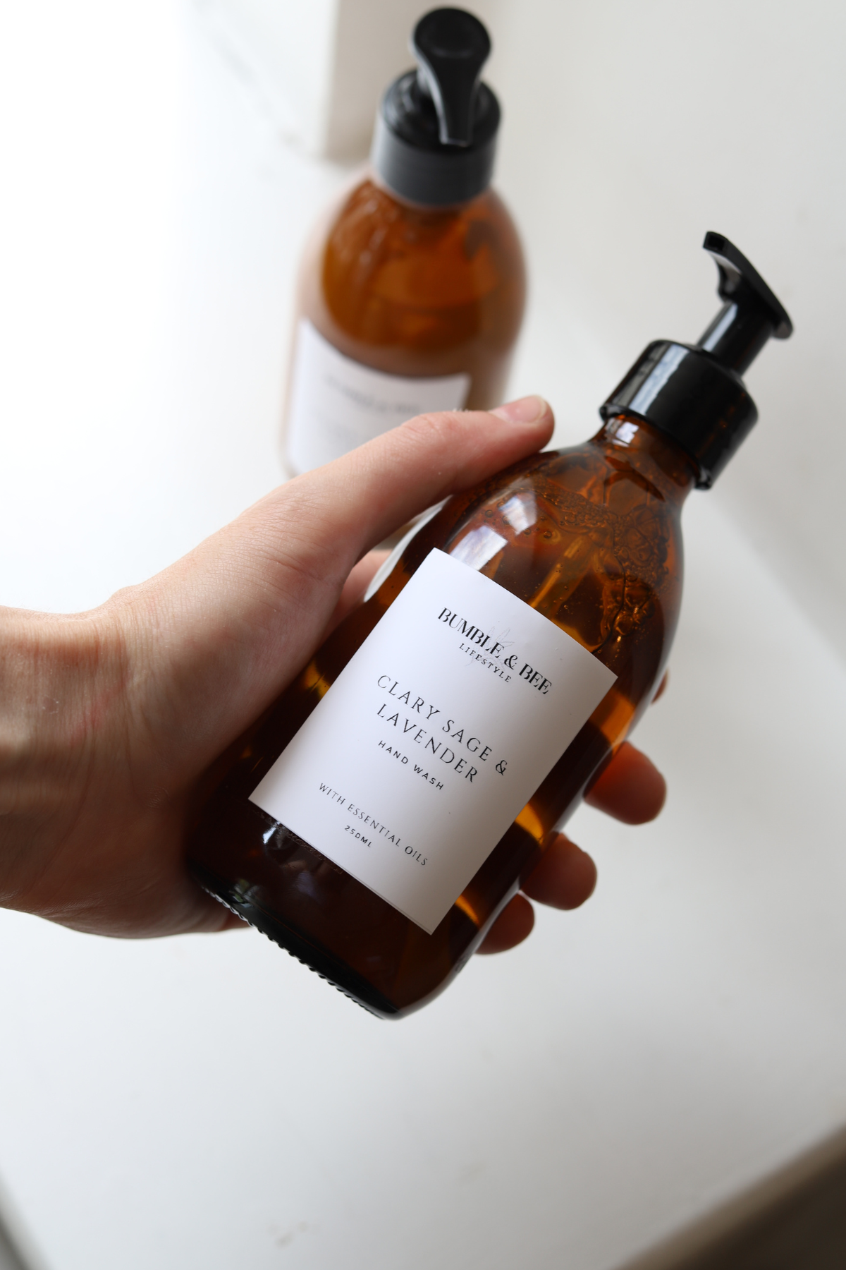 Bumble & Bee - Venta al por mayor Jabones de manos - Loción o jabón de manos con aceite esencial de salvia y lavanda1