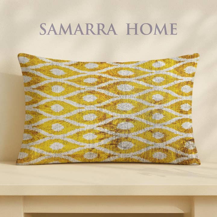 Cojín Lumbar Tribal Ikat Brillo de Terciopelo Dorado Etosha para venta al por mayor de Samarra Home
