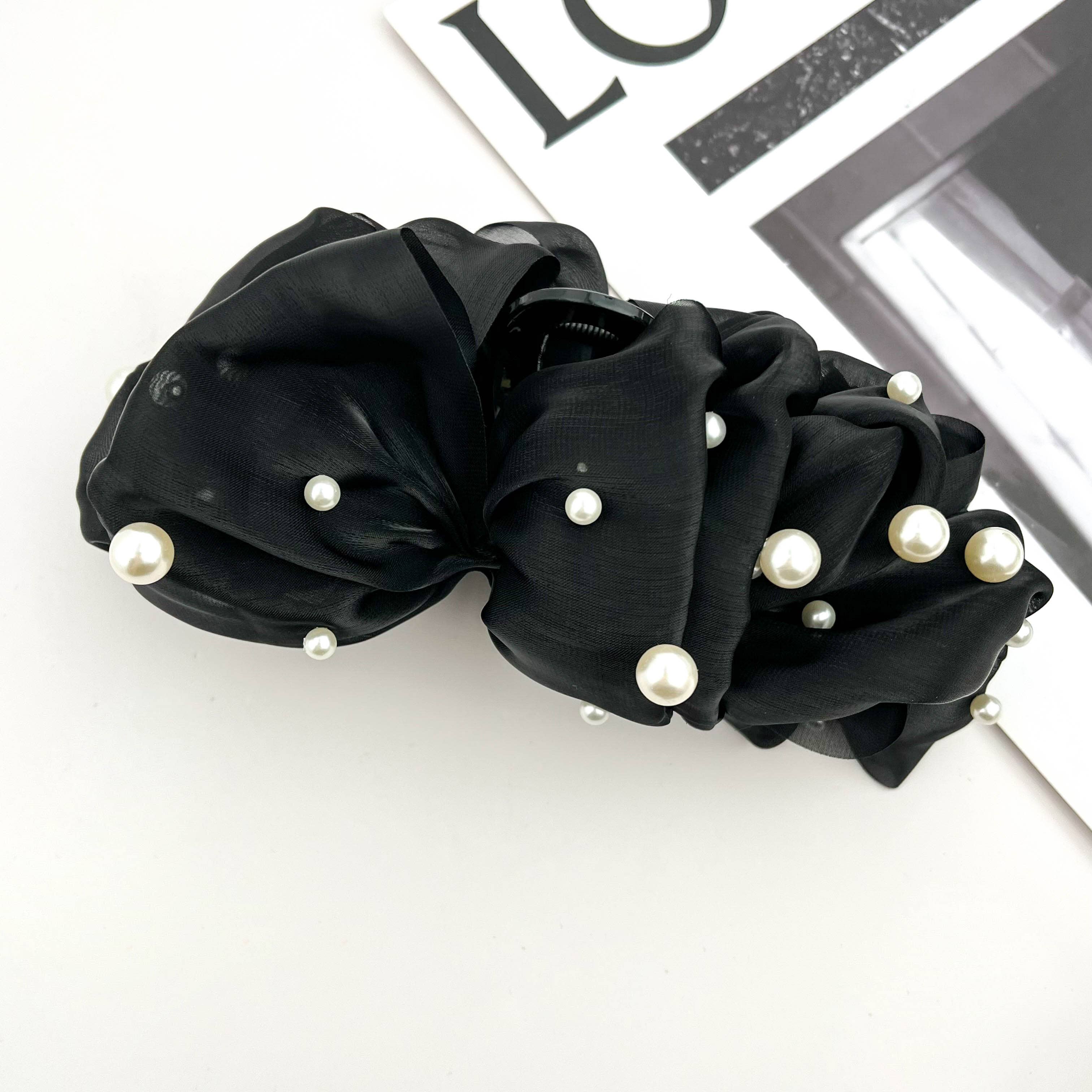 Svart Stor moln pärlorganza klämma – Drömsk & elegant hår för wholesale på Faire1