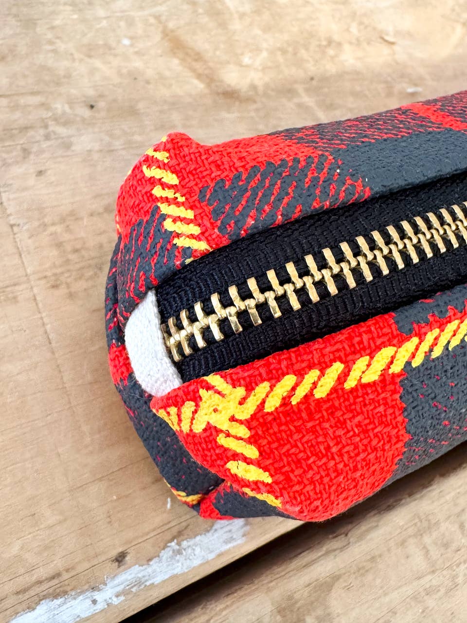 Erin Flett - Wholesale Pencil Case/Pouch - Tartan Plaid Round Pencil8