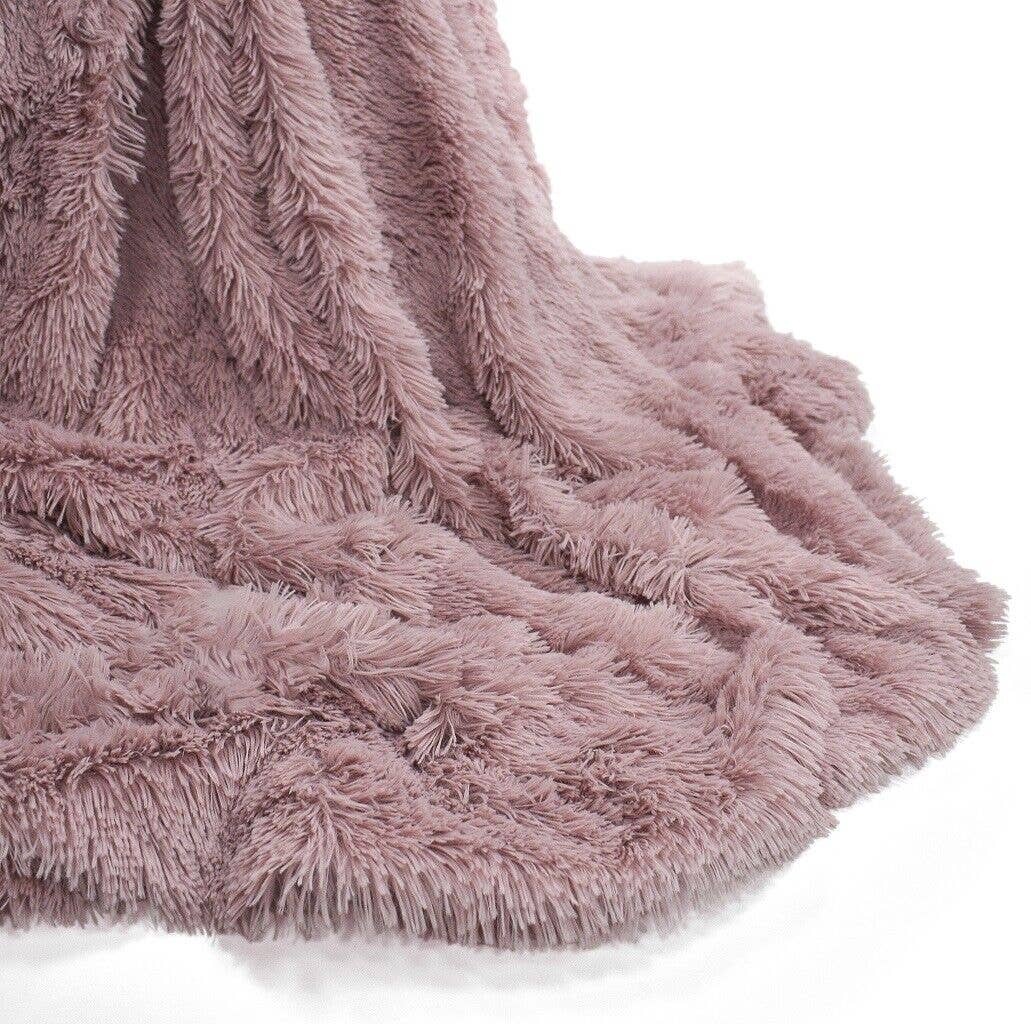 Pretty Little Bed – wholesale Throw blanket – HUG & SNUG THROW LUXURY BLANKET5