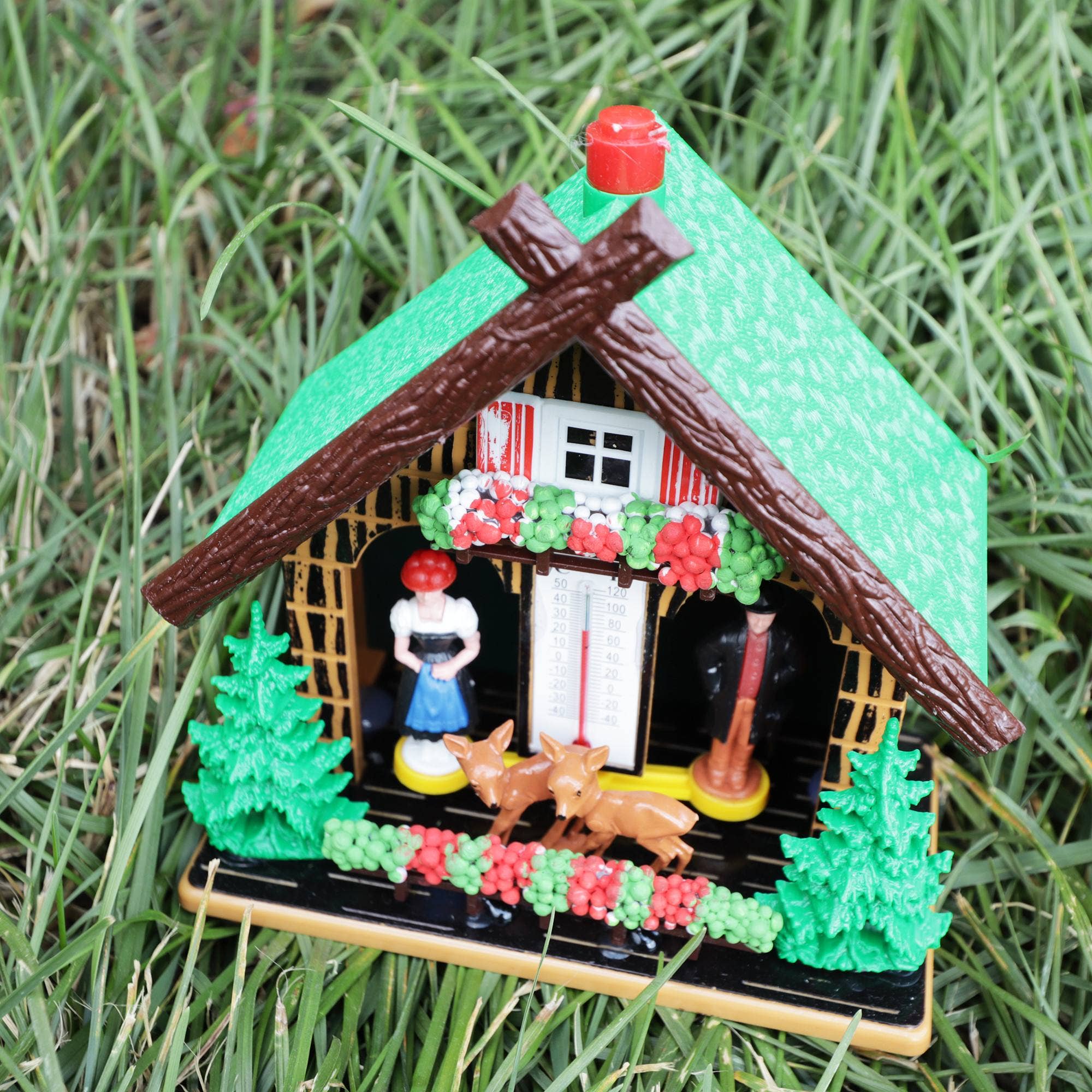 Tribal Trade GmbH - Wholesale Decorative Figurine - Wetterhaus thermometer Schwarzwald 02 green roof with deer10