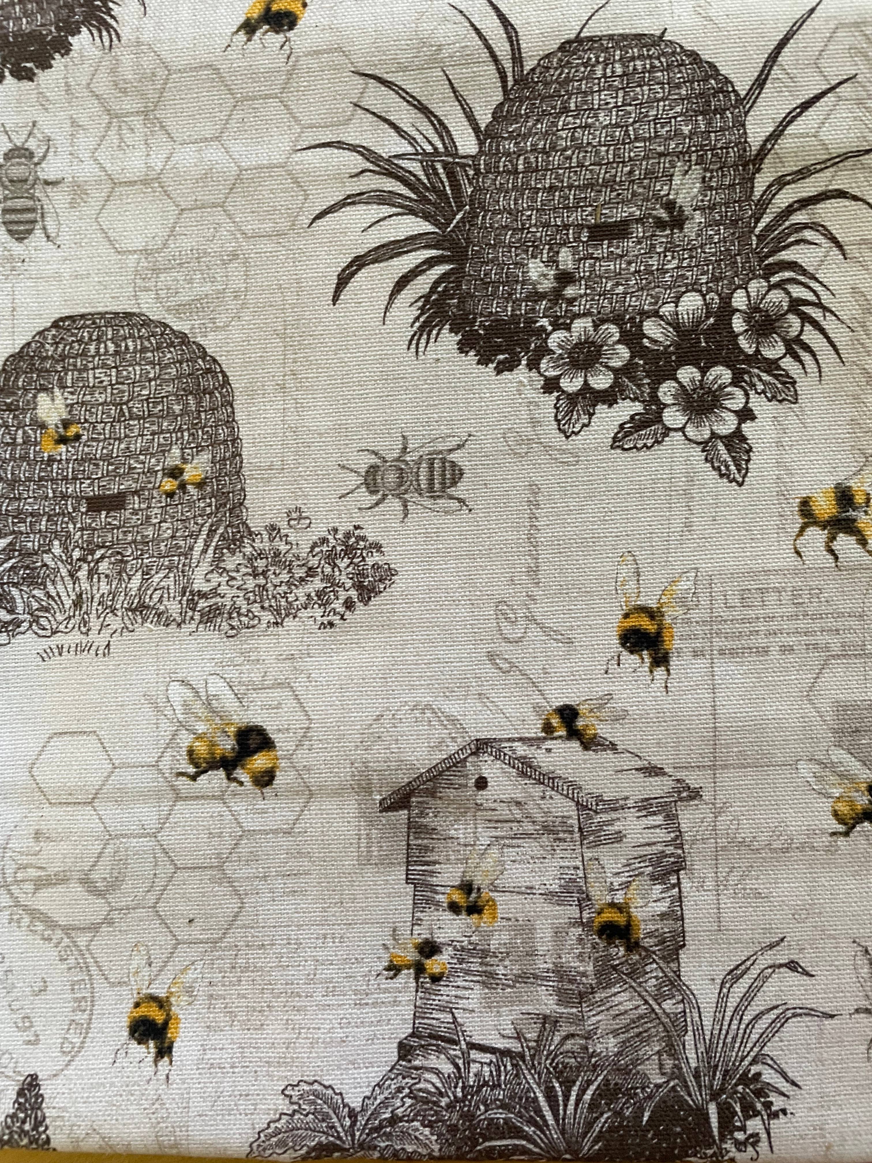 Harvest + Harmony – wholesale Food storage wrap/bag – Harvest + Harmony Beeswax Wrap, 6" x 6", Beehive Decor1