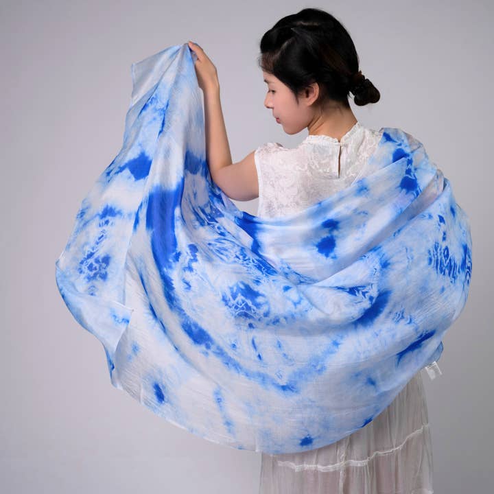 Blauwe Shibori Zijde Sjaal – Handgeverfde Moerbeizijde Sjaal - Lichtgewicht Ambachtelijke Omslagdoek voor wholesale door Silk and Bears
