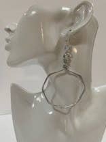 Middelgrote hoepeloorbellen met honingraat voor wholesale door Angela Catirina Jones