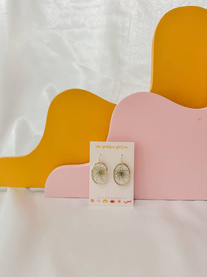 Dentelle de la Reine Anne blanche pendante pour la vente par The Golden Girl Co.