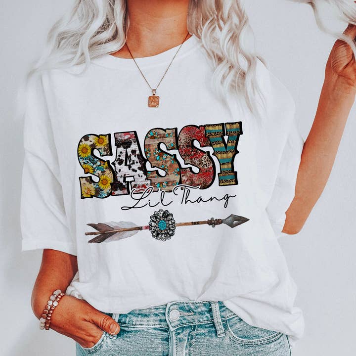 T-shirt western en peau de vache Sassy Lil Thang pour la vente par Planted Design Apparel