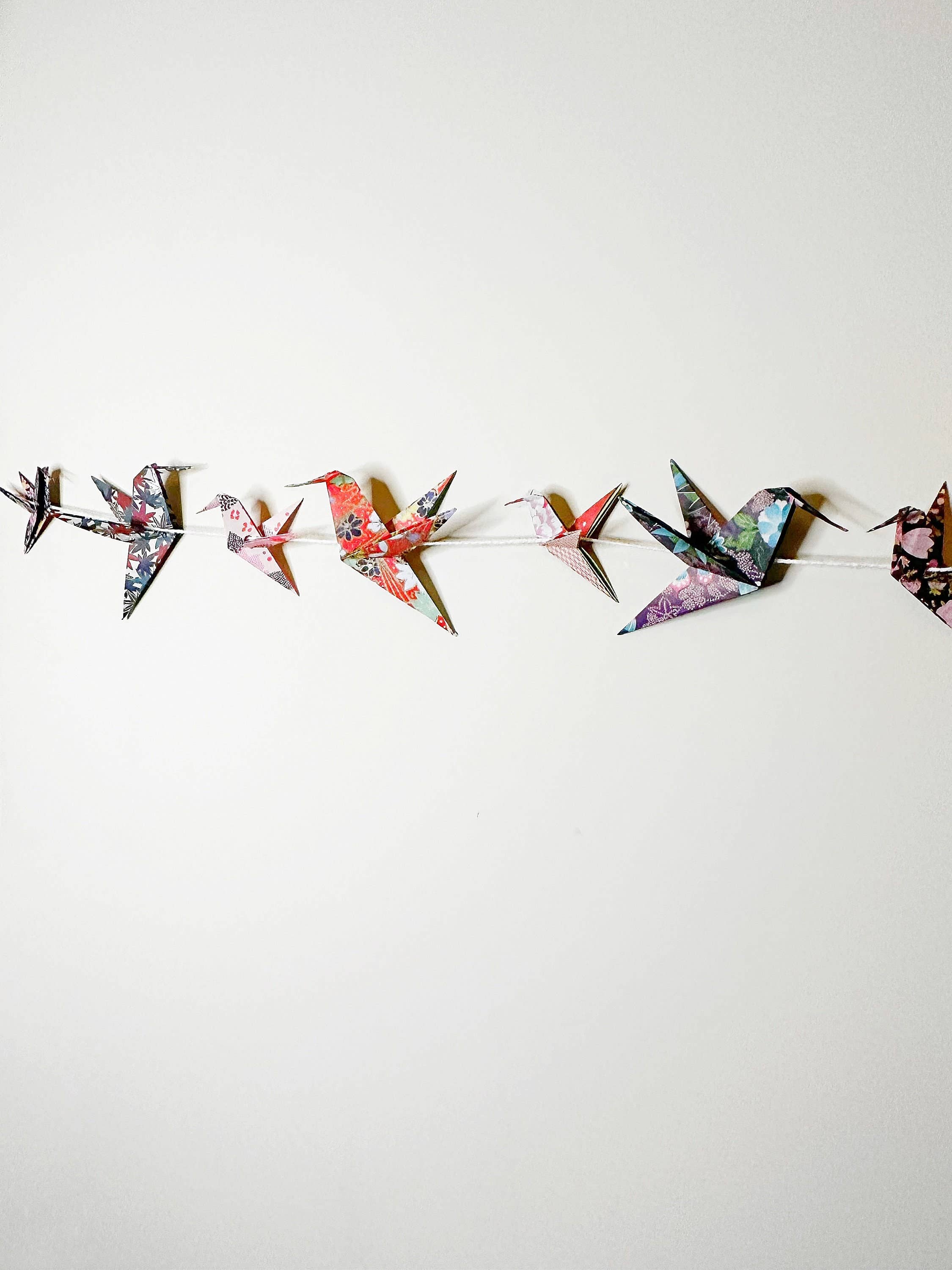 Heart of Fold - Vendita all'ingrosso Bandierine/Ghirlande - Ghirlanda origami a forma di colibrì per la camera da letto e la cameretta dei bambini1