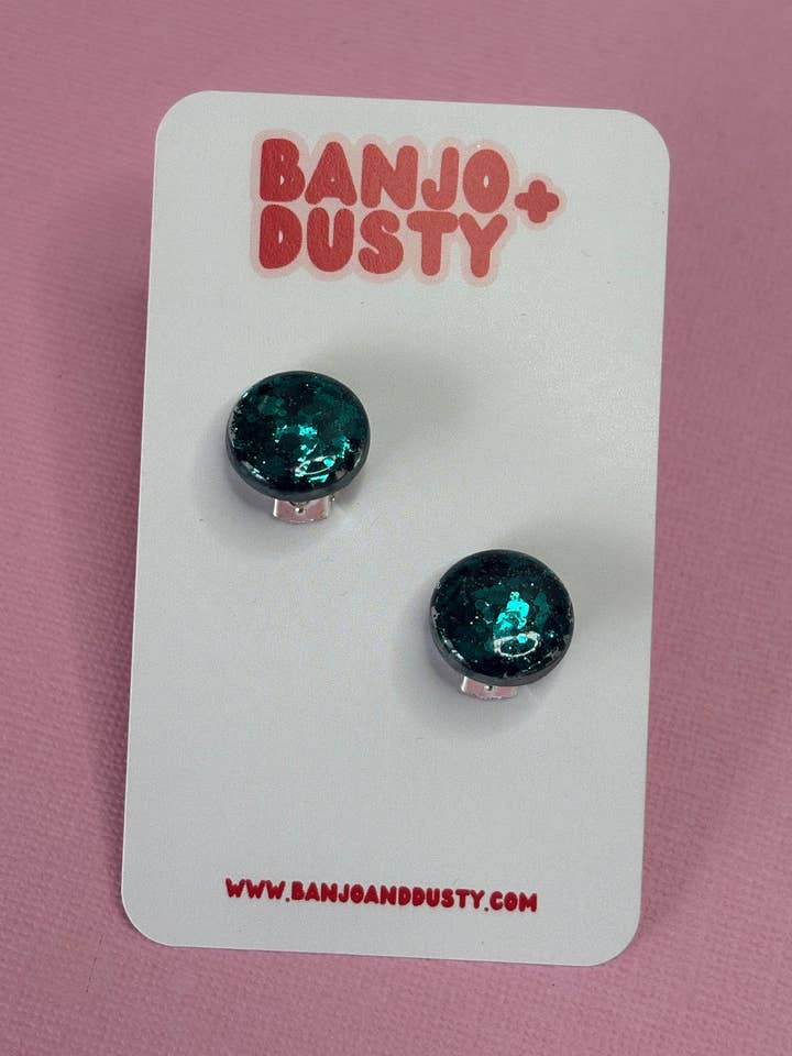 Clip su borchie 15mm glitter smeraldo per la vendita all'ingrosso da parte di The Dusty Collective