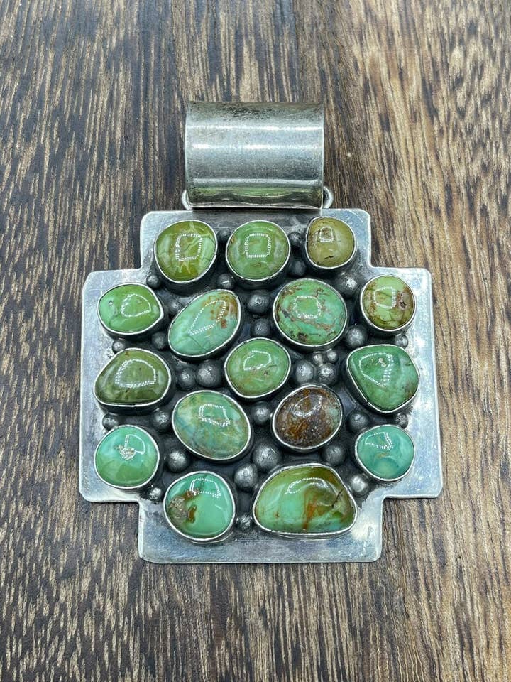 Ciondolo grande in turchese vintage fatto a mano Navajo in argento sterling nativo americano per la vendita all'ingrosso da parte di Native City Jewelry
