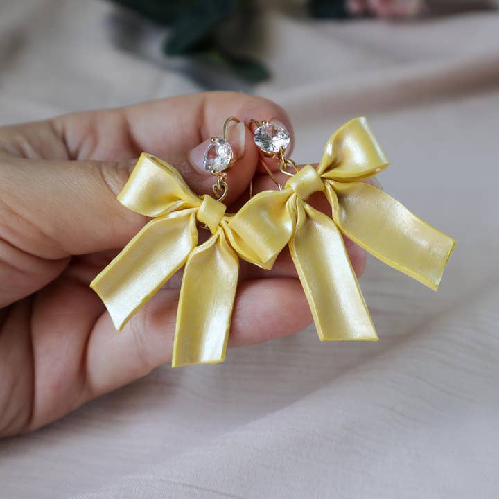 Brincos de Laço Amarelo com Zircões por atacado de K's Craft House