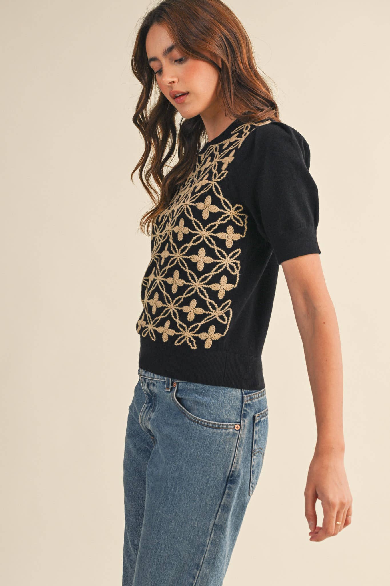 &MERCI - Wholesale Knit Sweater - Women's - SHORT PUFF SLEEVE EMBROIDERY FRONT SWEATER MSW108325