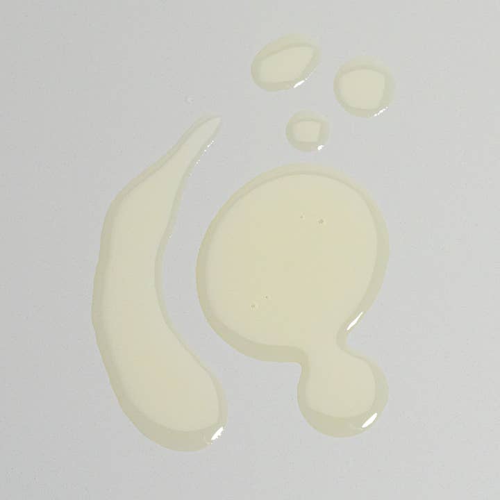 Om Organics Skincare - Wholesale Hair Oil - Hibiscus + Daikon Seed Protective Hair Oil1