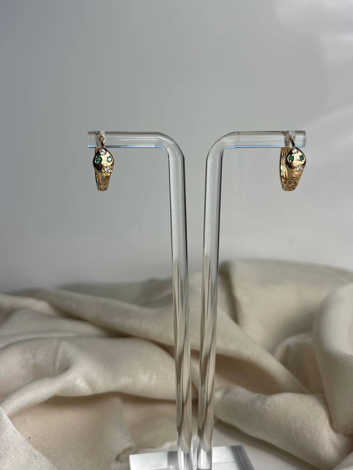 Orecchini Serpent Huggies per la vendita all'ingrosso da parte di Bienestar Celestial LLC