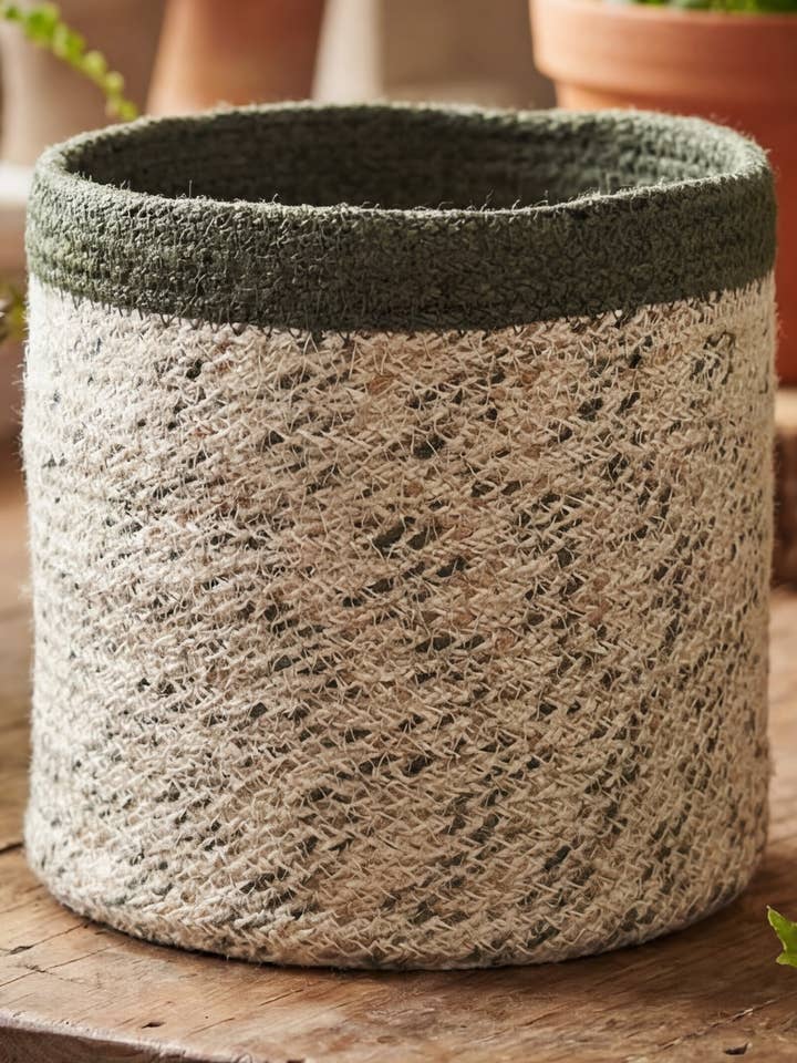 Cache-pot tressé en jute vert (ensemble de 5) (20 cm, 18 cm, 15 cm, 13 cm, 10 cm) pour la vente par Creation Jute