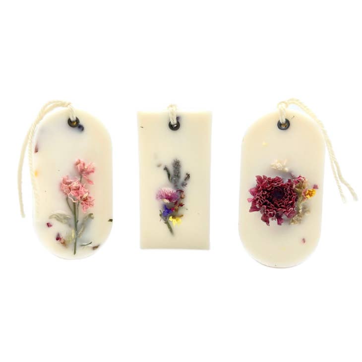 1818 Farms Key Chain with Dried Flowers