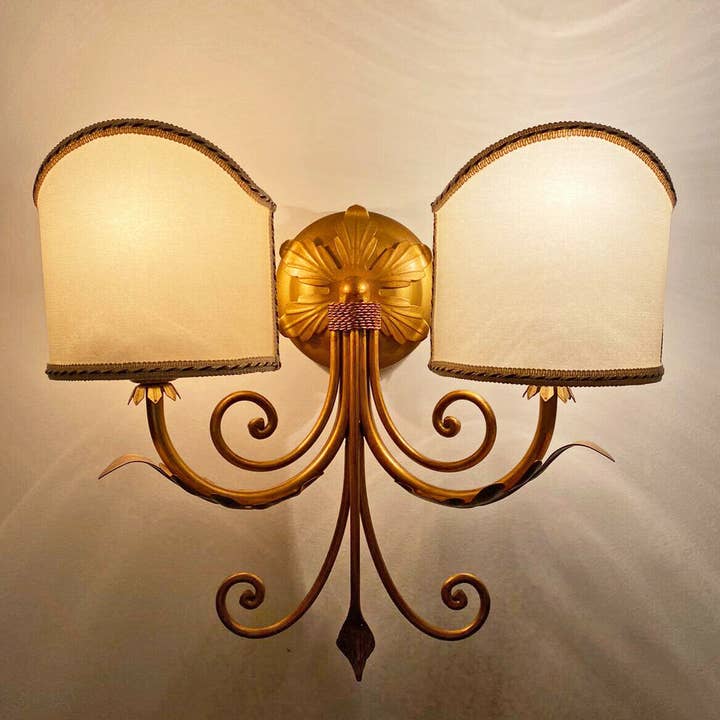 Applique oro antico lampada da parete con paralumi art.F07 per la vendita all'ingrosso da parte di Due Quality