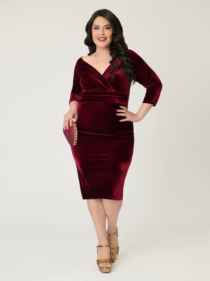Unik Vintage Plus Size Burgundy Sammet Axelbandslös Omlott Pennklänning för wholesale av Unique Vintage