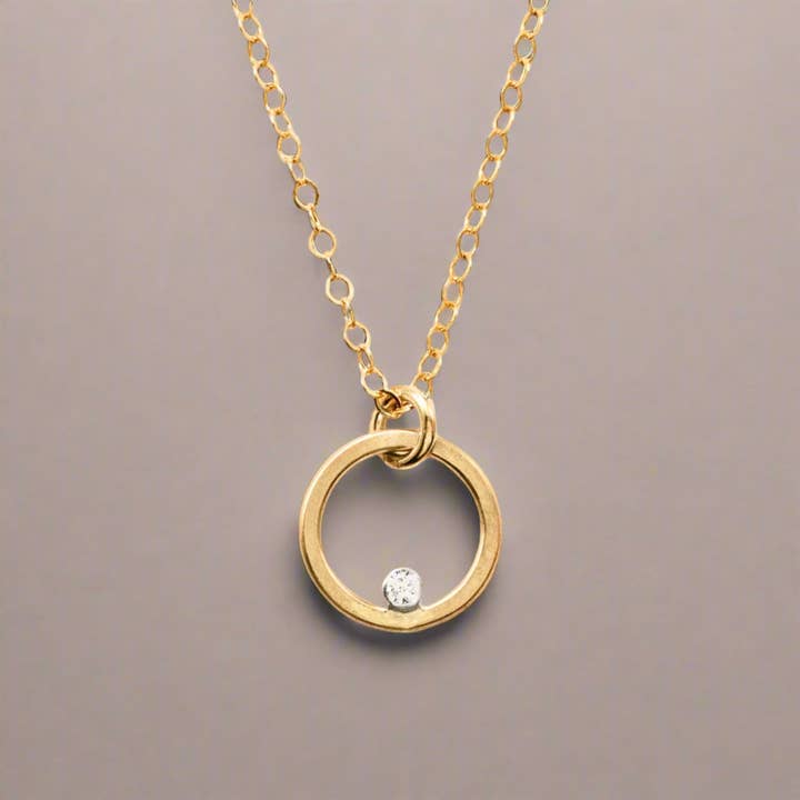 Forgyldt cirkel halskæde for engroshandel hos J + I Jewelry