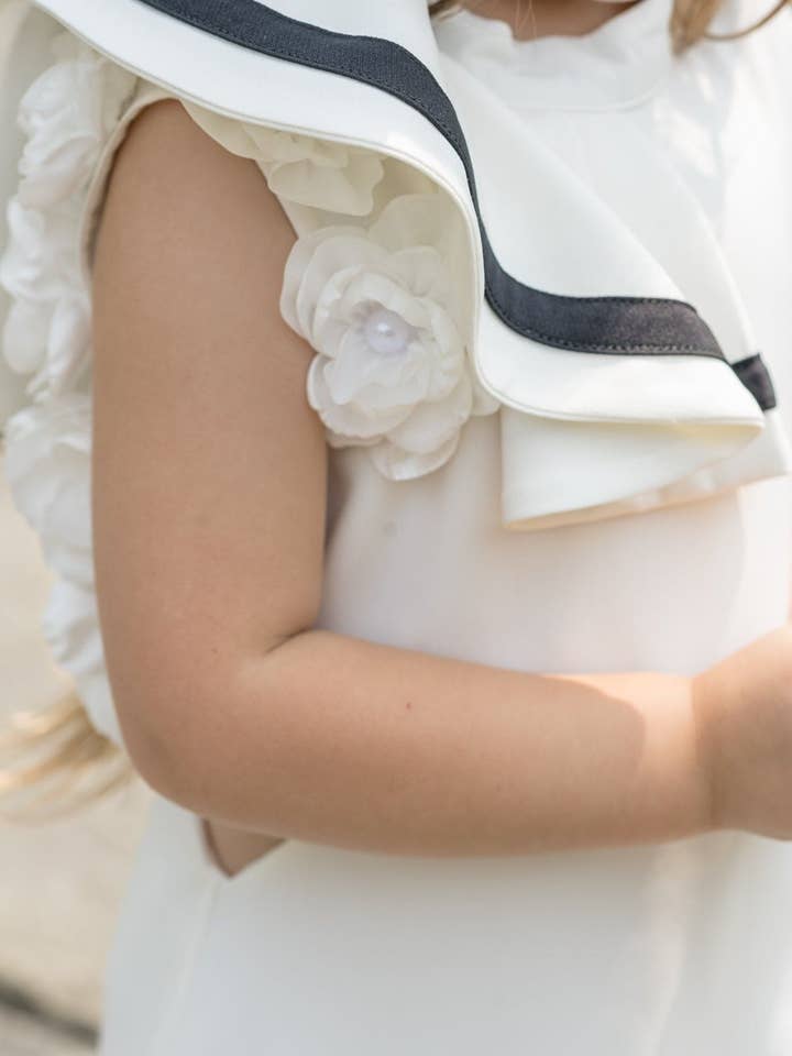 Petite Maison Kids – Großhandel Kleid – Kinder – Alex Weißes Rüschenkleid mit schwarzer Kontrastlinie5