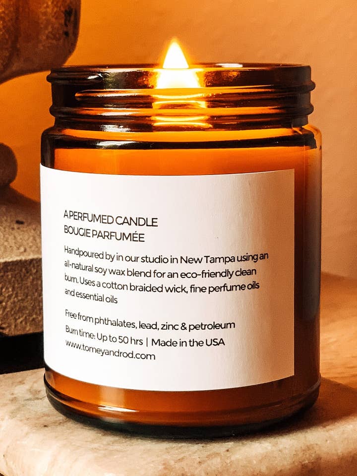 Bougie végétalienne artisanale | Cire de soja naturelle | Arômes floraux pour la vente par Tomey & Rod