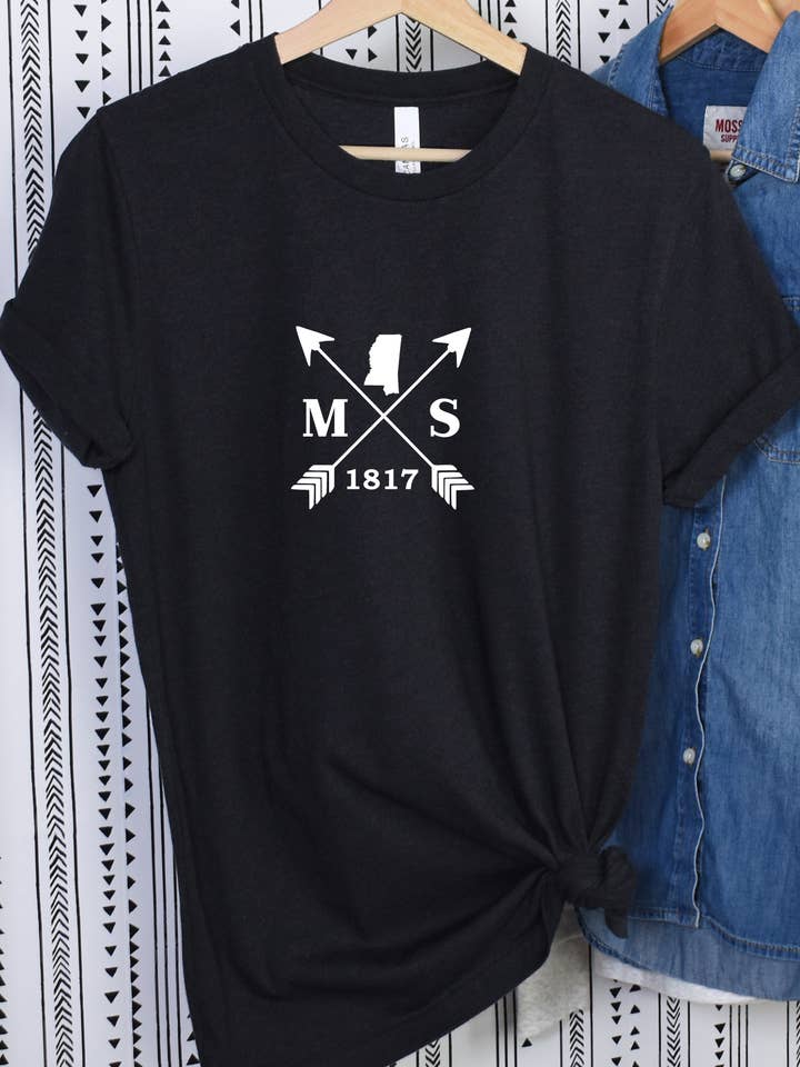 Chemise MS Arrow pour la vente par Luna’s Loft Boutique