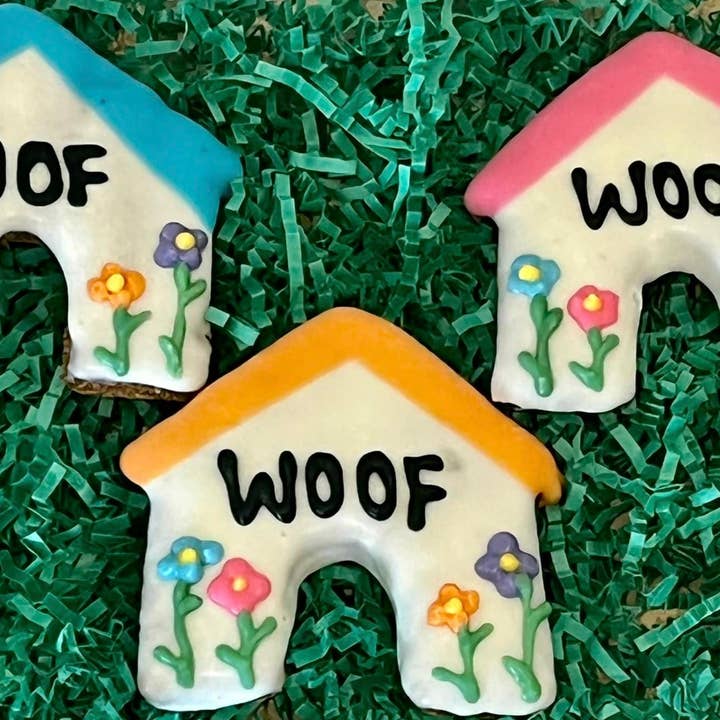 Spring WOOF Dog House for wholesale by DELCO DOG CO.