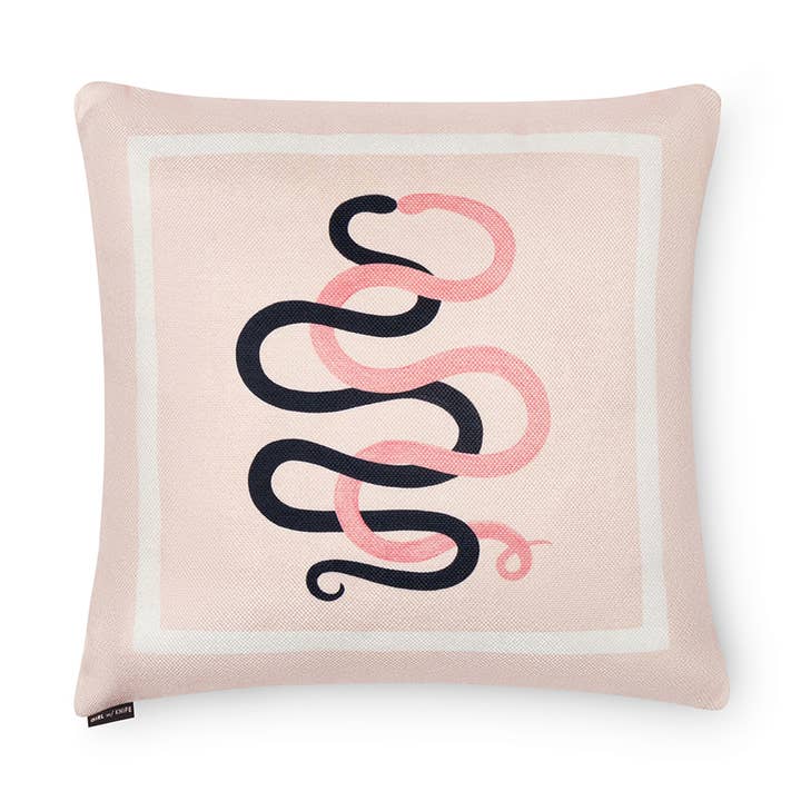 Oreiller We Just Fit Together 16" pour la vente par Girl w/ Knife