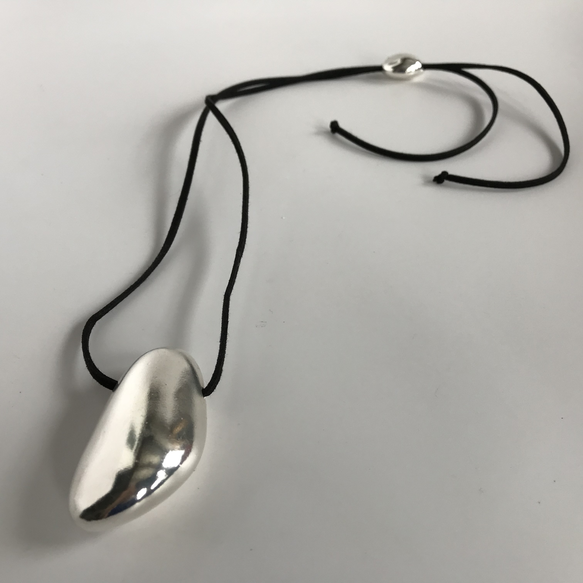 Belart Fair Trade - Vendita all'ingrosso Collana con ciondolo/pendaglio - Collana Piedra del Rio in Eco-Resina in Oro o Argento1