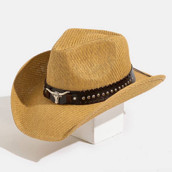 Collections by Fame Accessories - Vente Chapeau de cowboy – femme - Chapeau de cowboy western en paille avec sangle à tête de taureau cloutée1