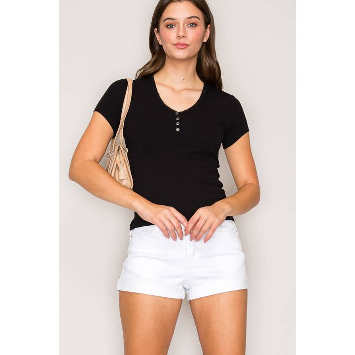 Geripptes, kurzärmliges Henley-Top mit Picot-Bordüre für den Großhandel von Popular 21